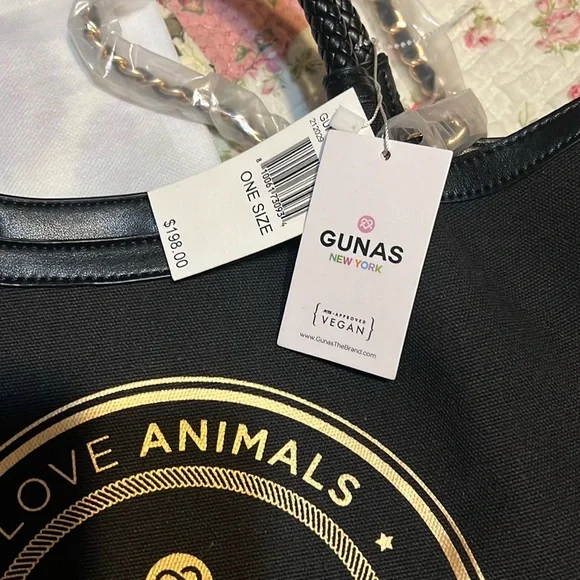 GUNAS Black Leather Tote with Structured design súper chic u will loved ! - Picture 5 of 13